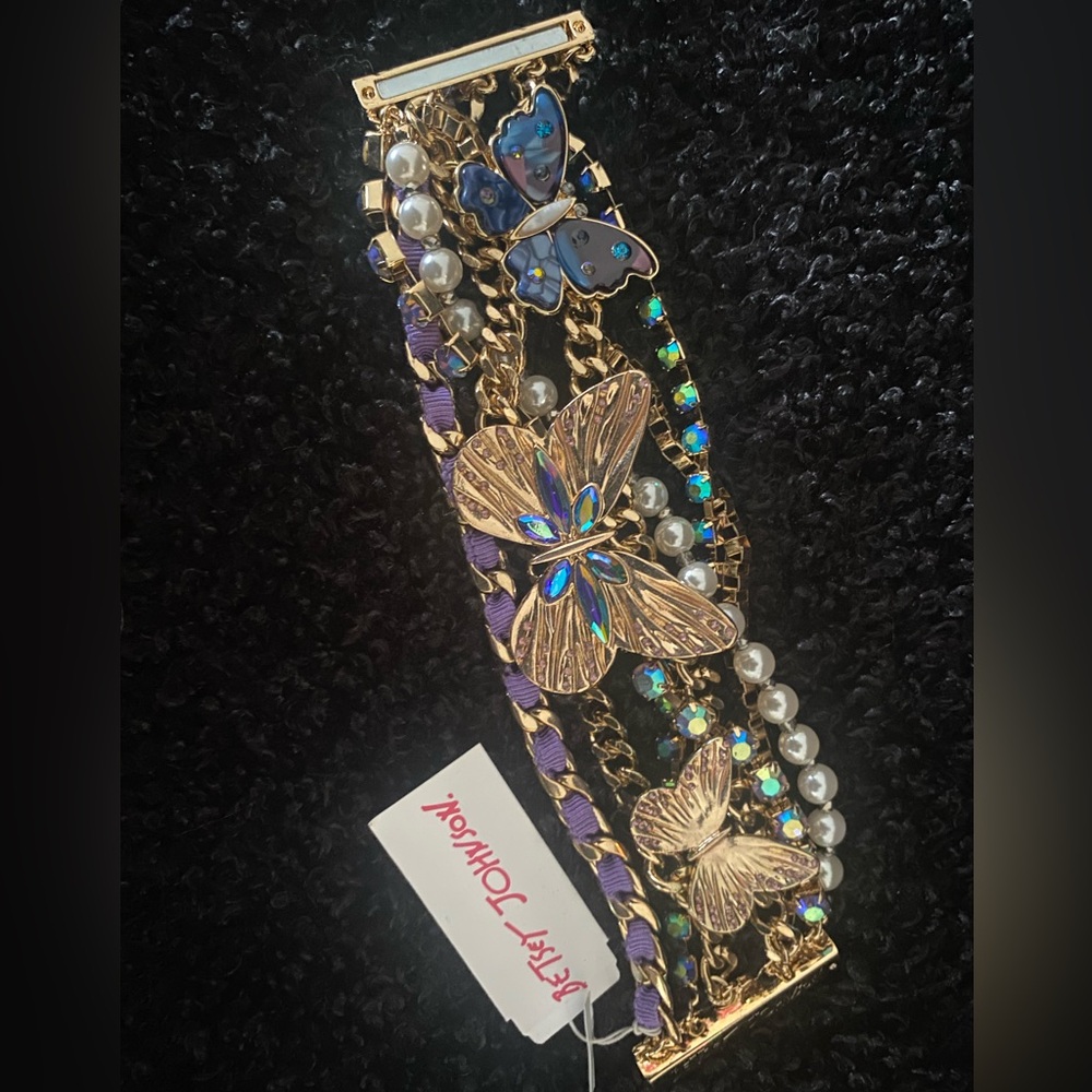 BETSEY JOHNSON Pearl Butterflies A/B Iridescent Crystal STUNNUNG Bracelet